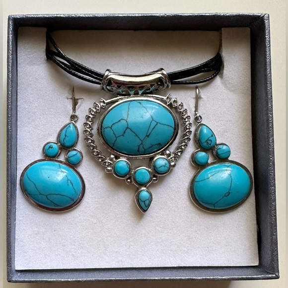 Pendant Turquoise Stone Black Cord Necklace with Earrings - Picture 3 of 3